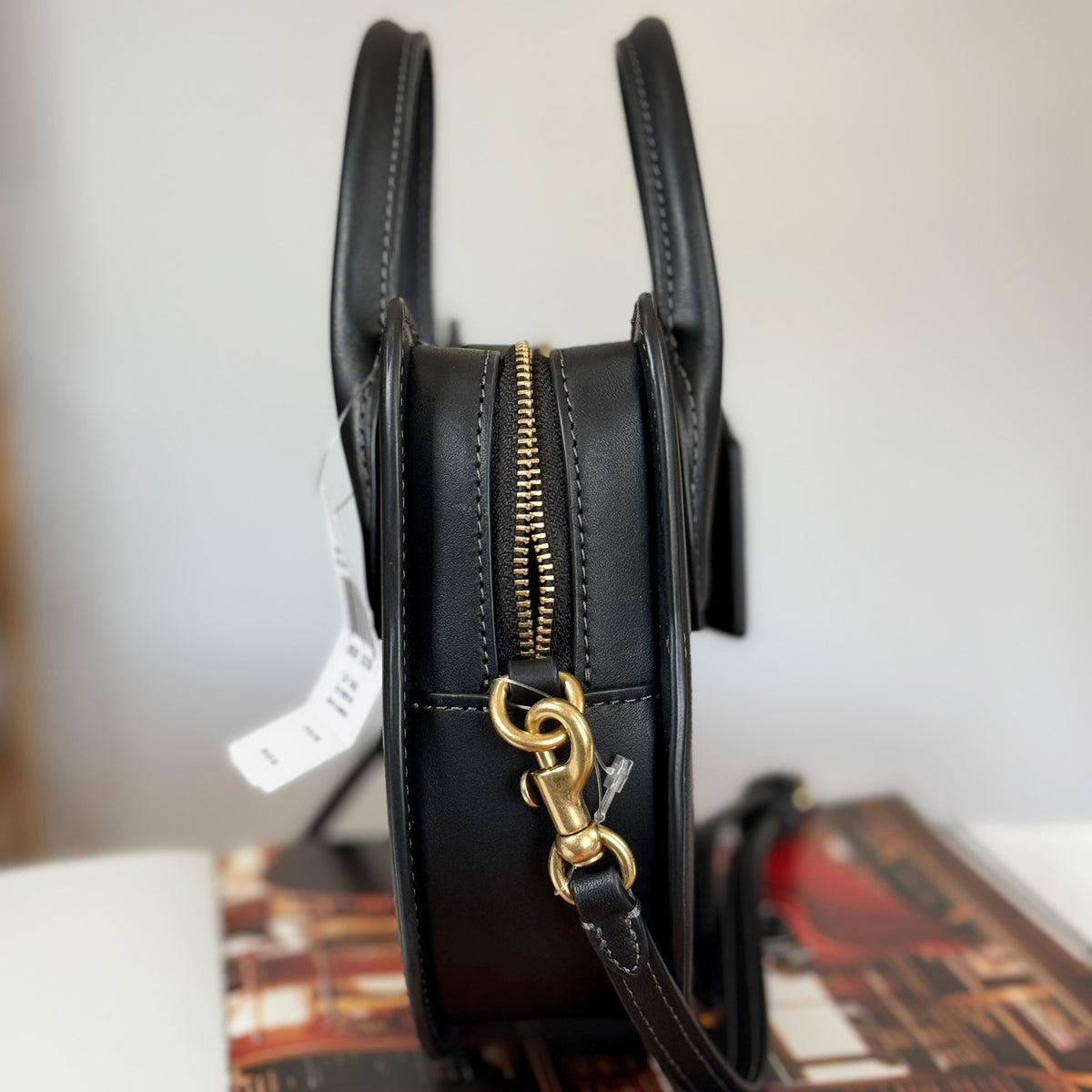 Coach CW615 Crossbody Bag Black Cat Leather Glovetanned 2025
