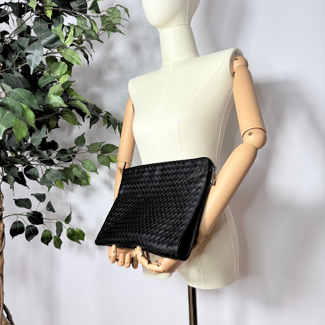 Bottega Veneta Intrecciato Portfolio Black Leather Zip Pouch