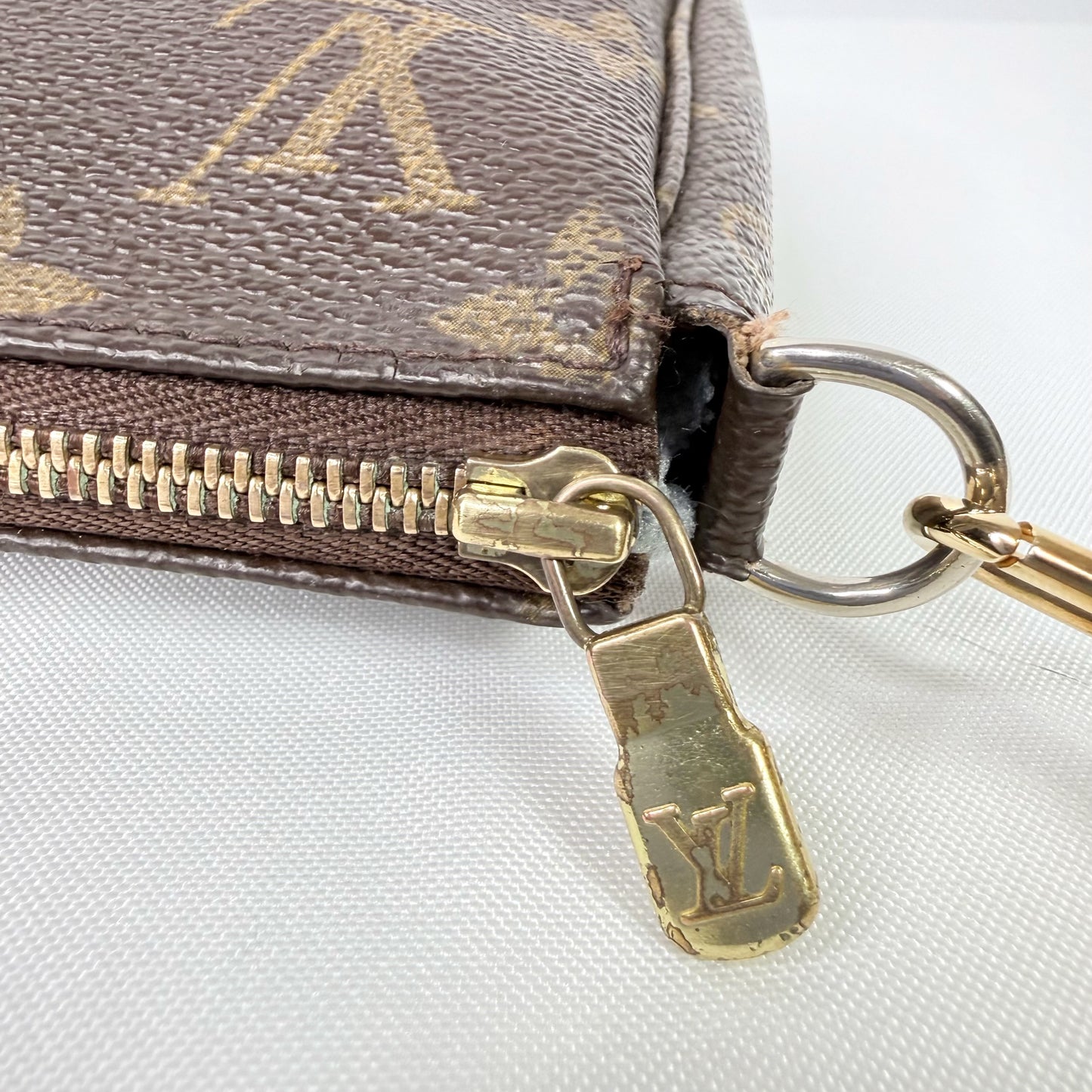 Louis Vuitton Pochette Accessories Monogram Canvas Shoulder Bag