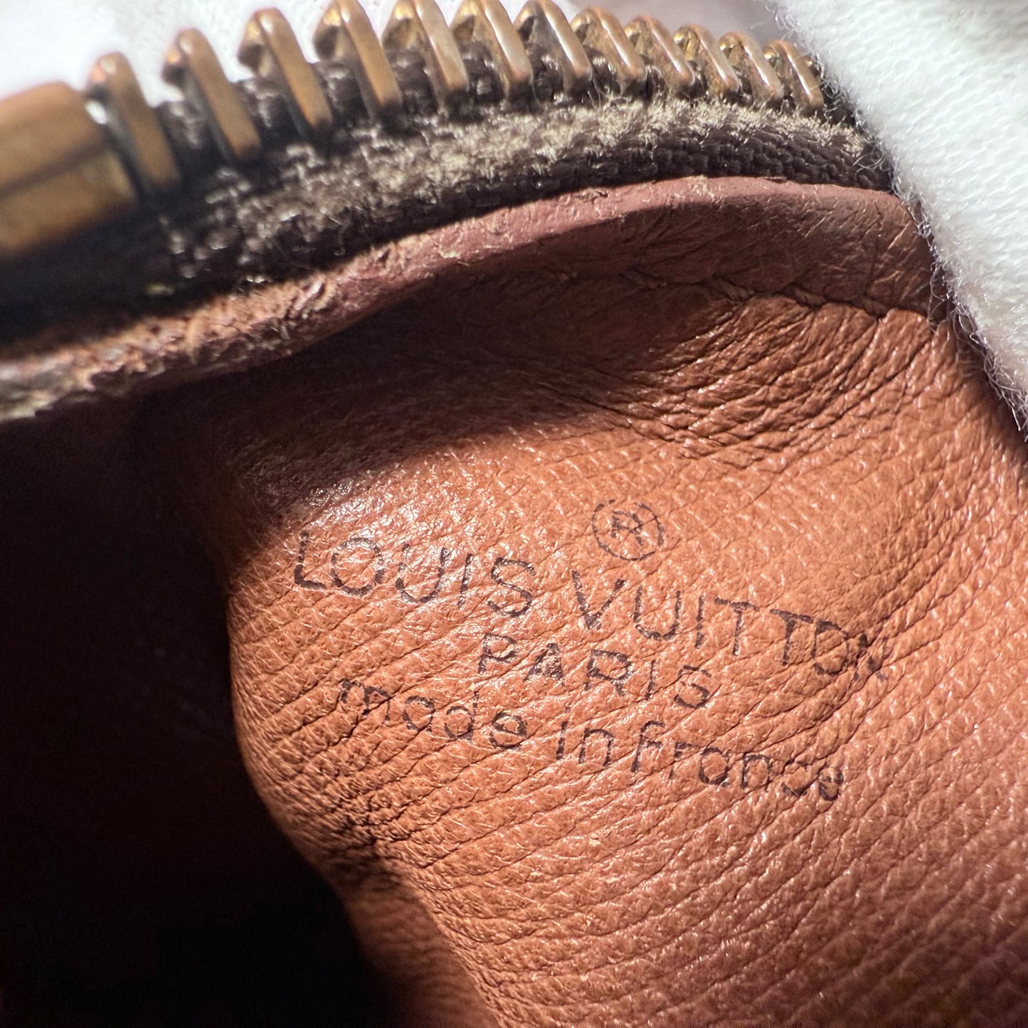 Louis Vuitton Papillon 26 Monogram Handbag w/ Dust Bag