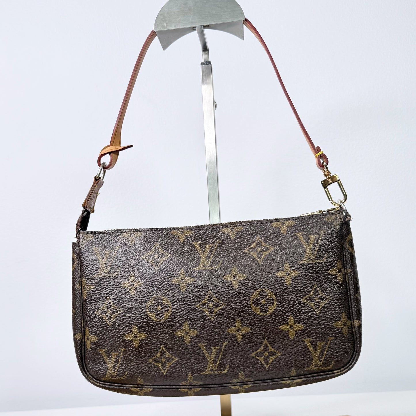Louis Vuitton Pochette Accessories Monogram Canvas Shoulder Bag