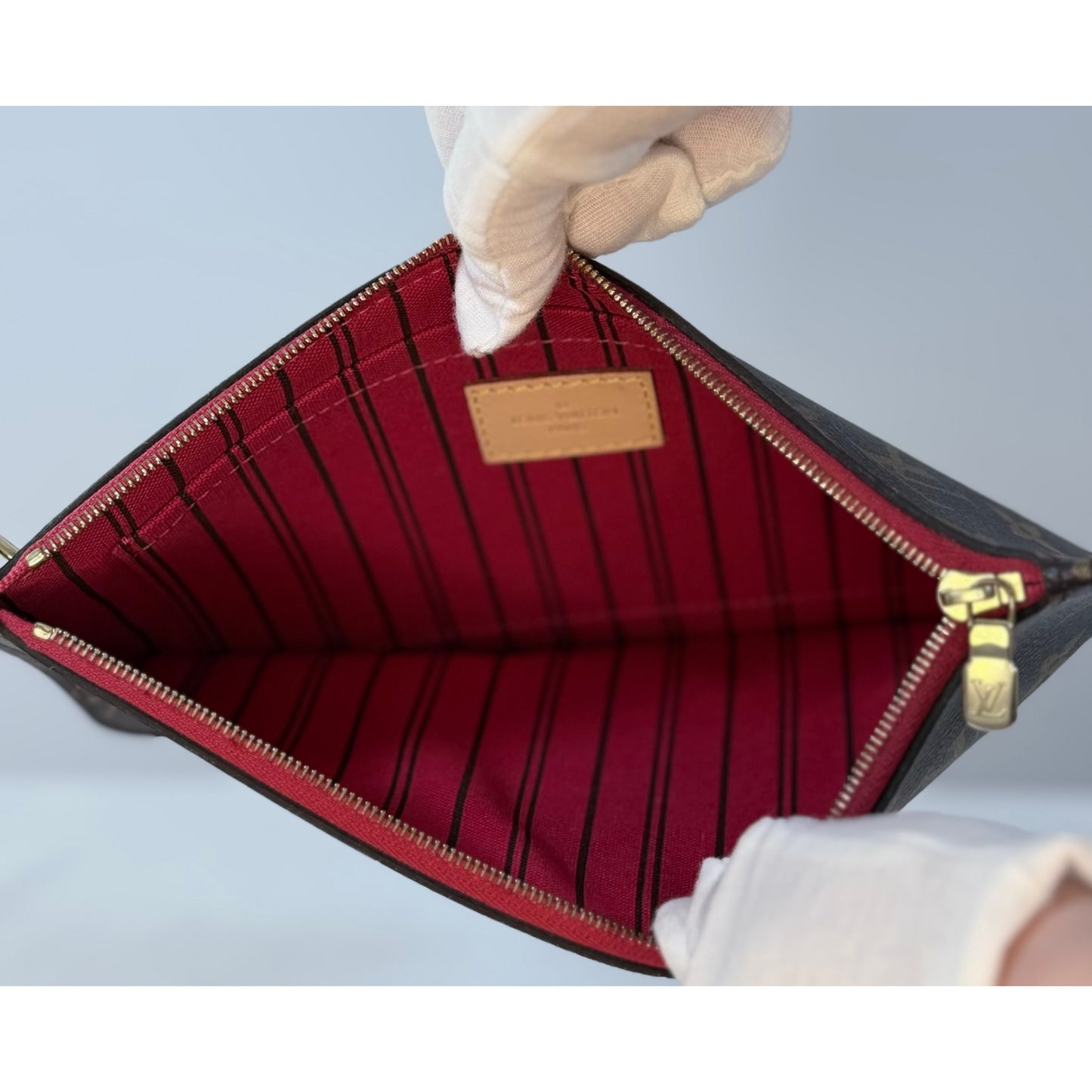 LOUIS VUITTON Monogram Neverfull MM Pouch Accessory Pouch