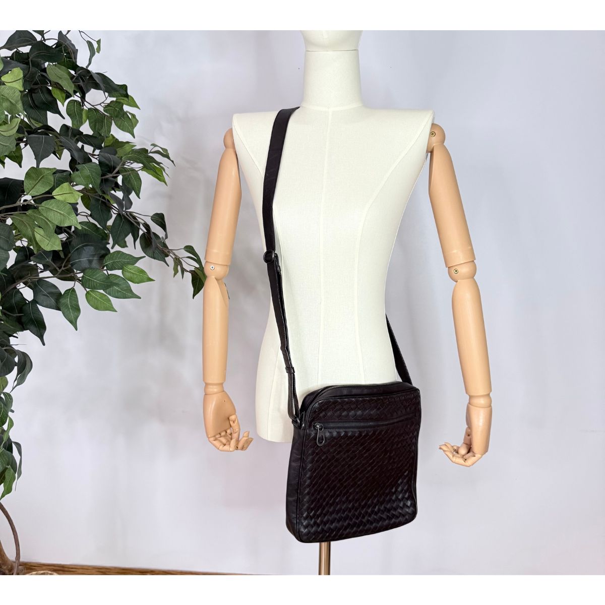 Bottega Veneta Intrecciato Dark Brown Leather Crossbody Messenger Bag