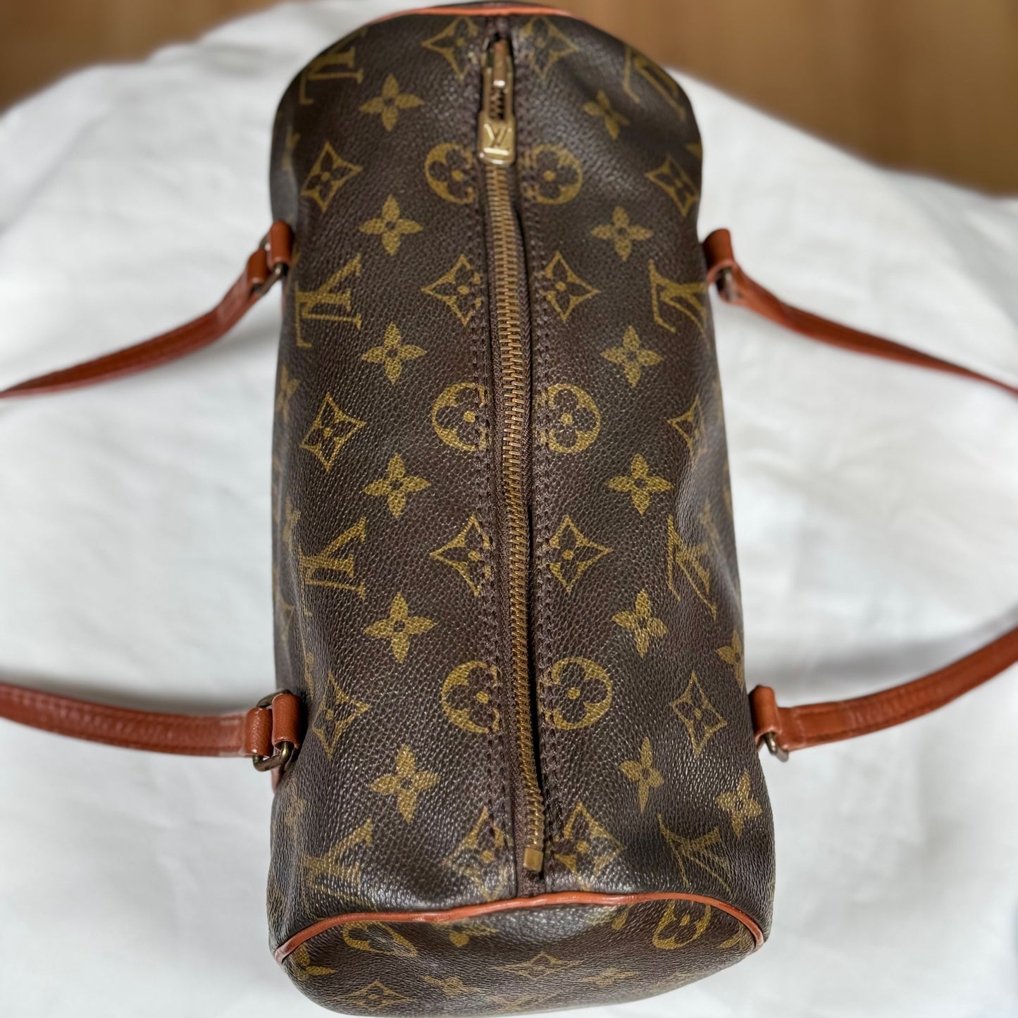 Louis Vuitton Papillon 26 Monogram Handbag w/ Dust Bag