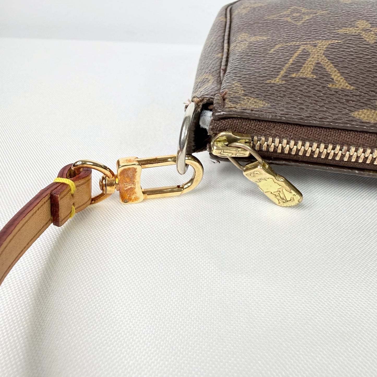 Louis Vuitton Pochette Accessories Monogram Canvas Shoulder Bag