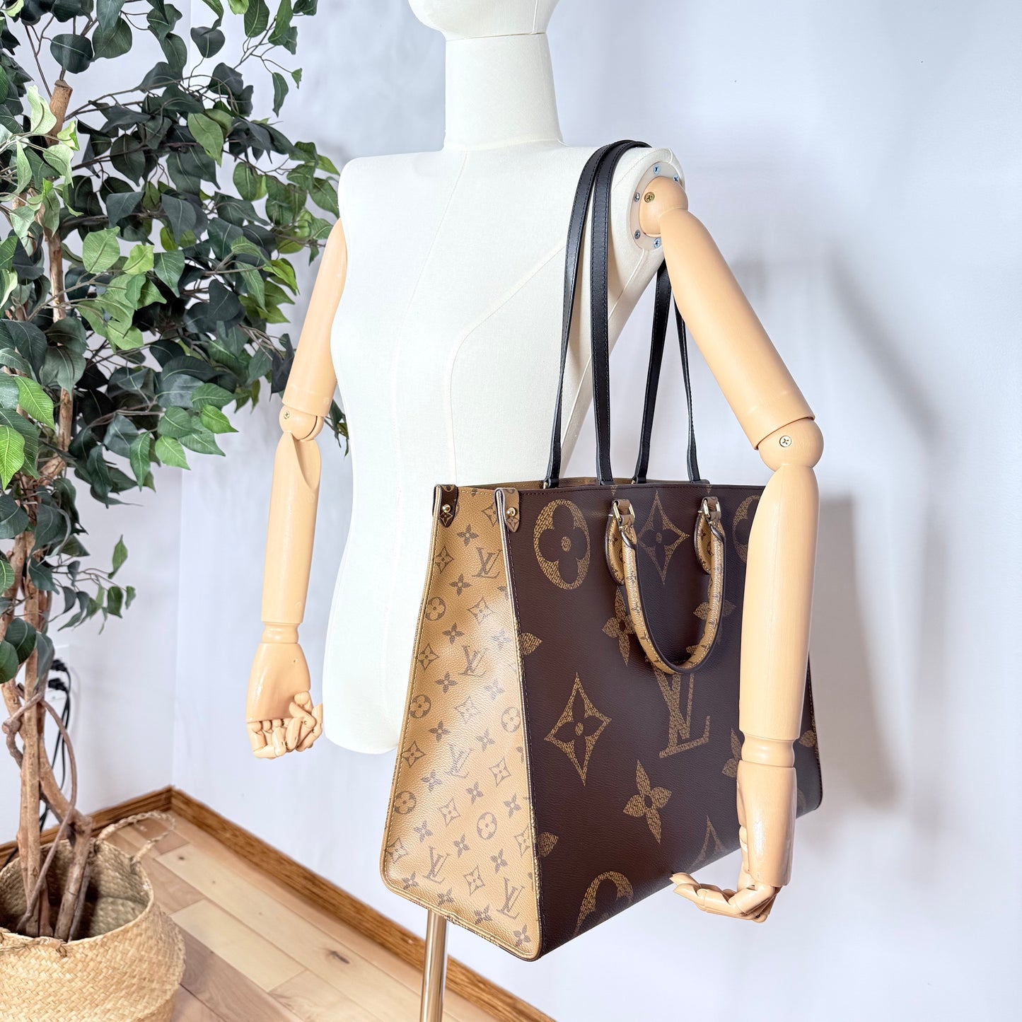Louis Vuitton Reverse Monogram Giant Onthego GM