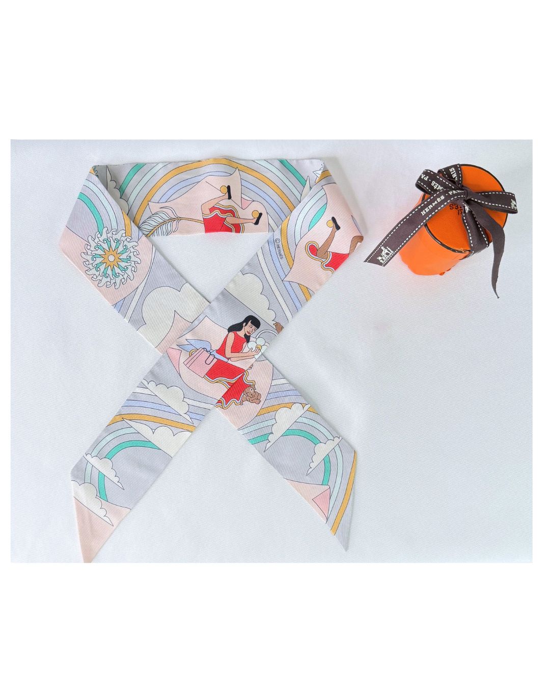 Hermès Carrés Volants Gris Perle Rose Pâle Grenadine Silk Twilly Scarf
